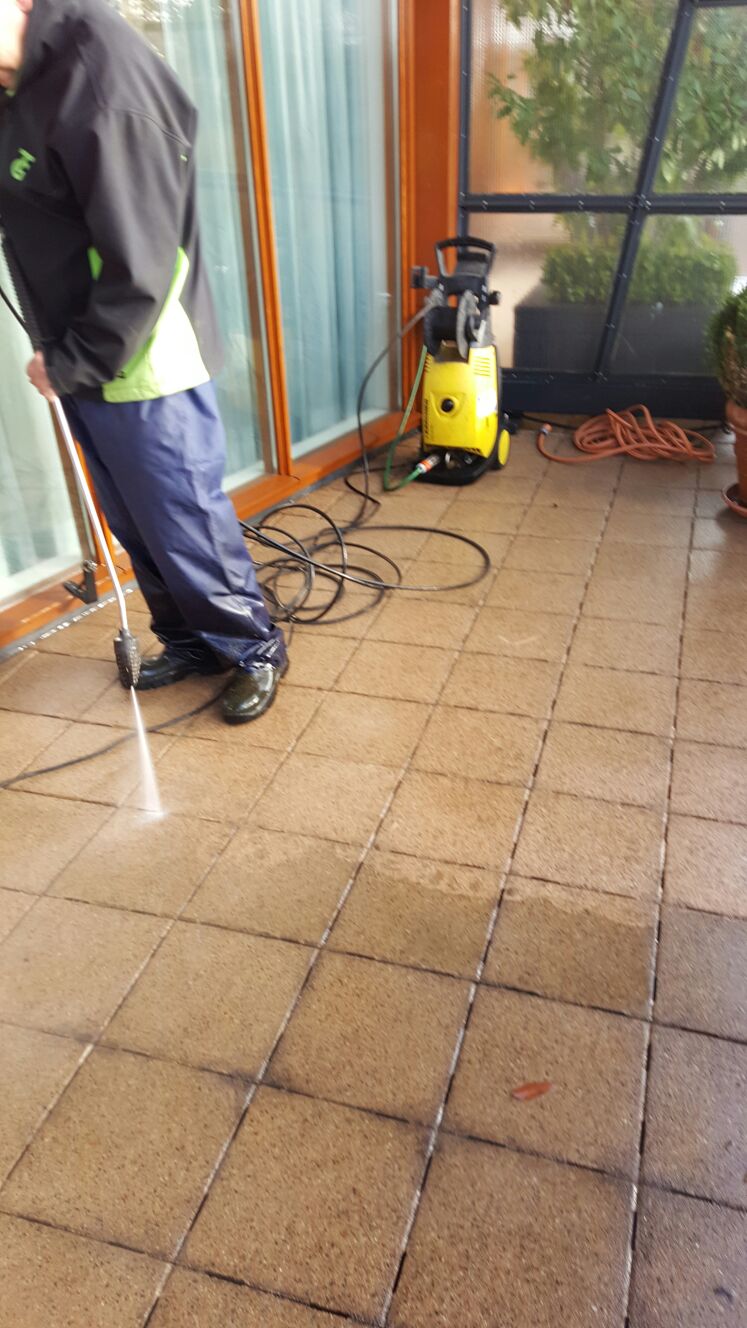 Balkon schoongespoten bij Leef3.nu klant!!